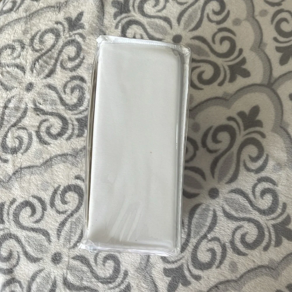 Calling all College Dorm students! Brand New XL Twin Jersey Mattress Protector!